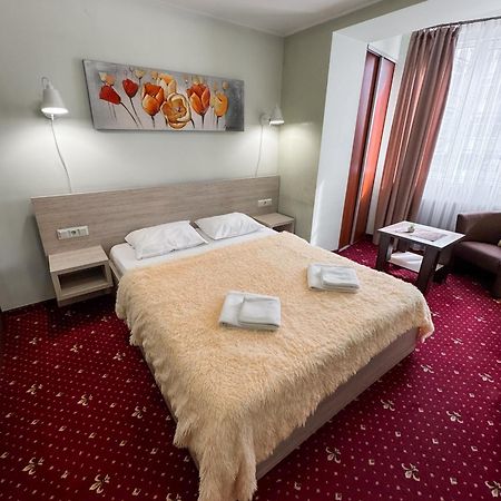 Apartments Deluxe Ивано-Франкивск Екстериор снимка