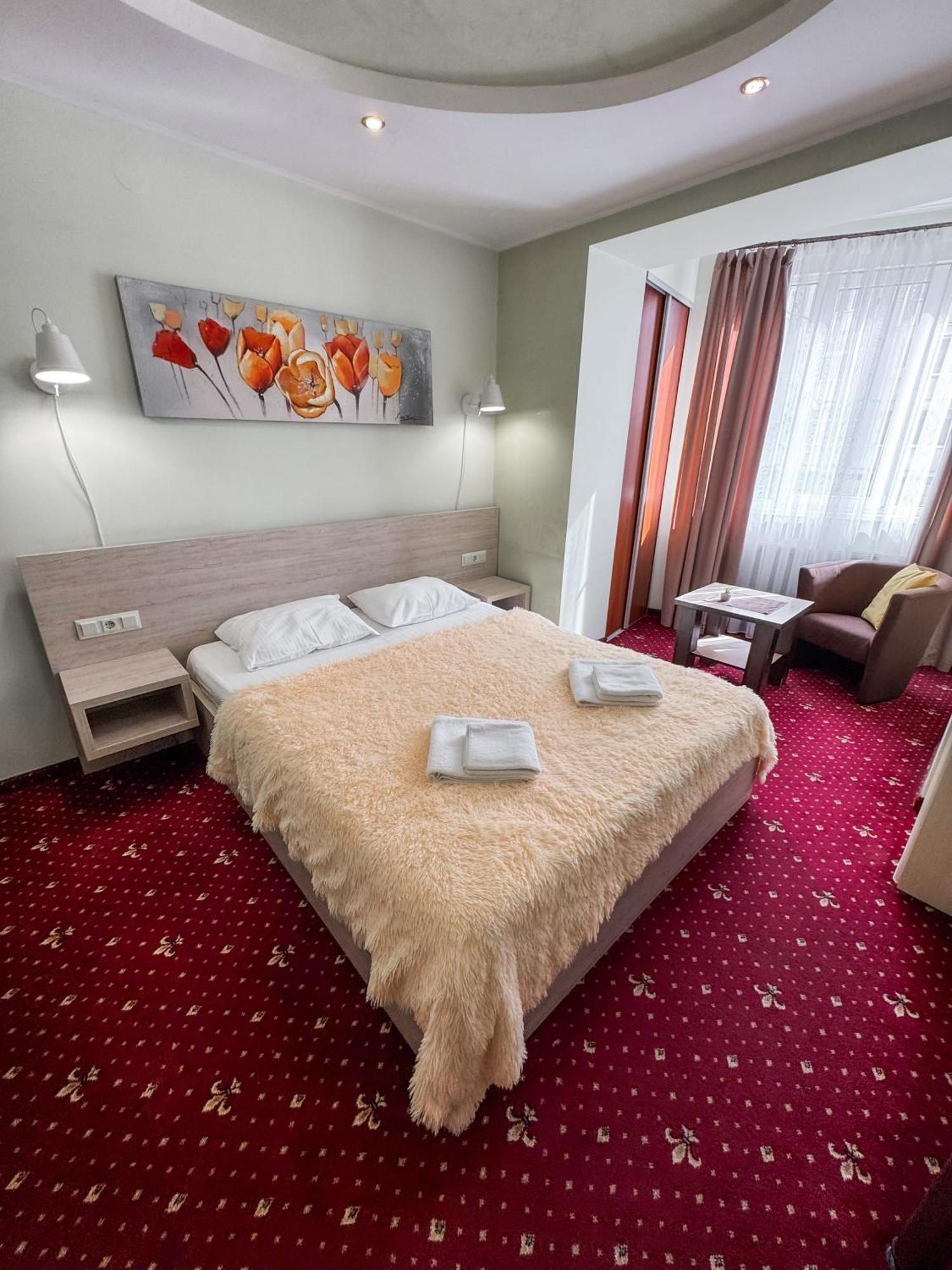 Apartments Deluxe Ивано-Франкивск Екстериор снимка