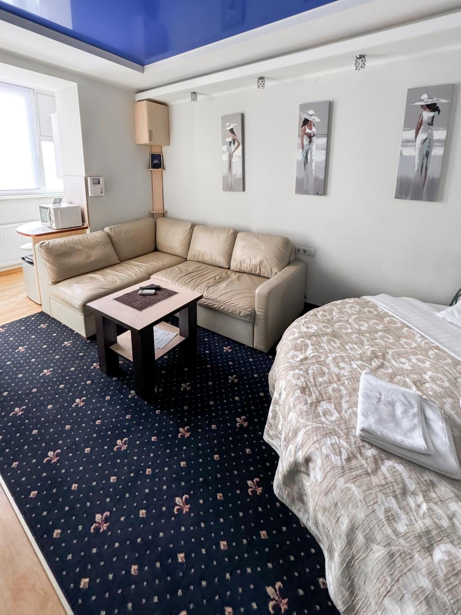 Apartments Deluxe Ивано-Франкивск Екстериор снимка