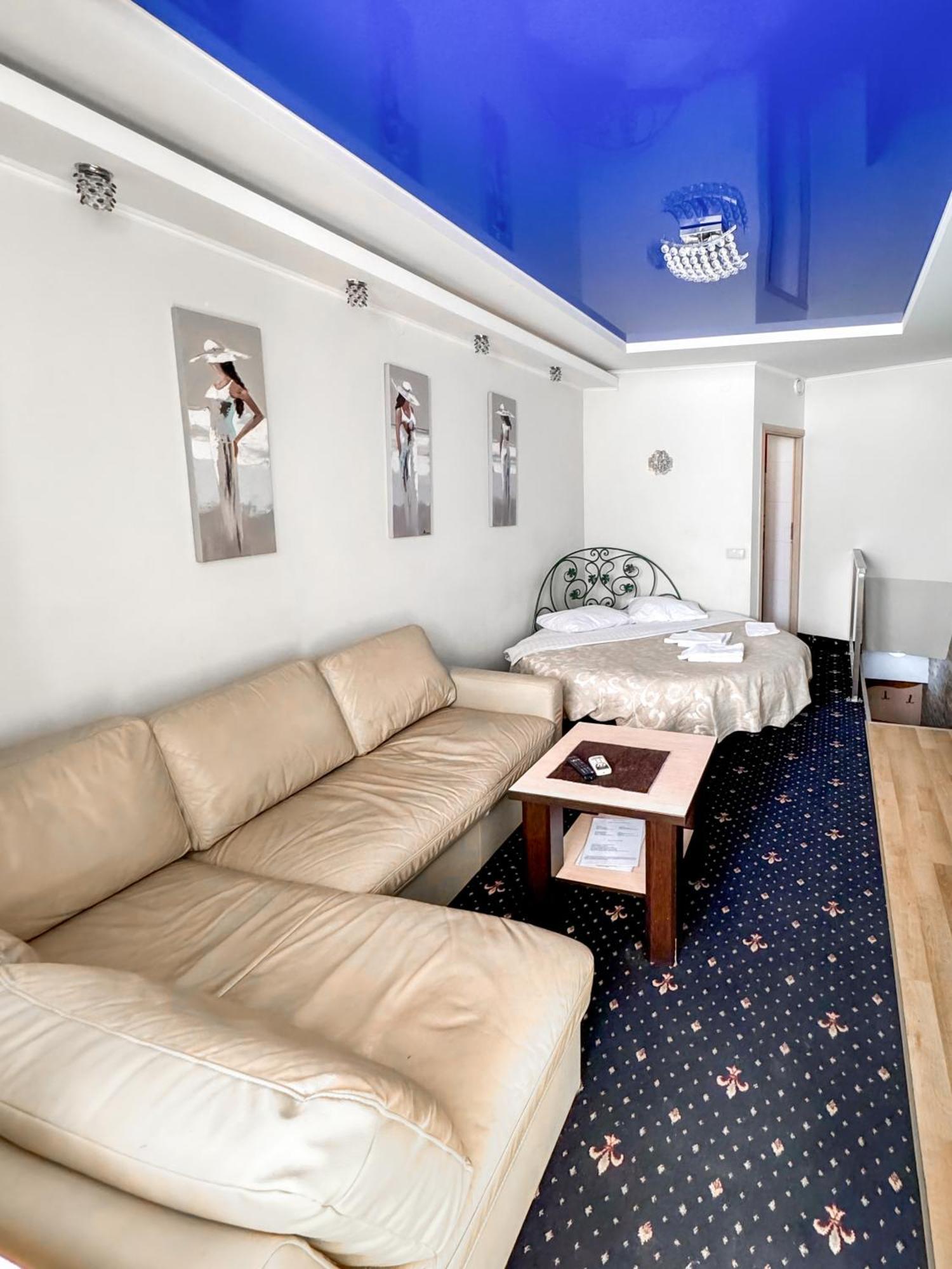 Apartments Deluxe Ивано-Франкивск Екстериор снимка