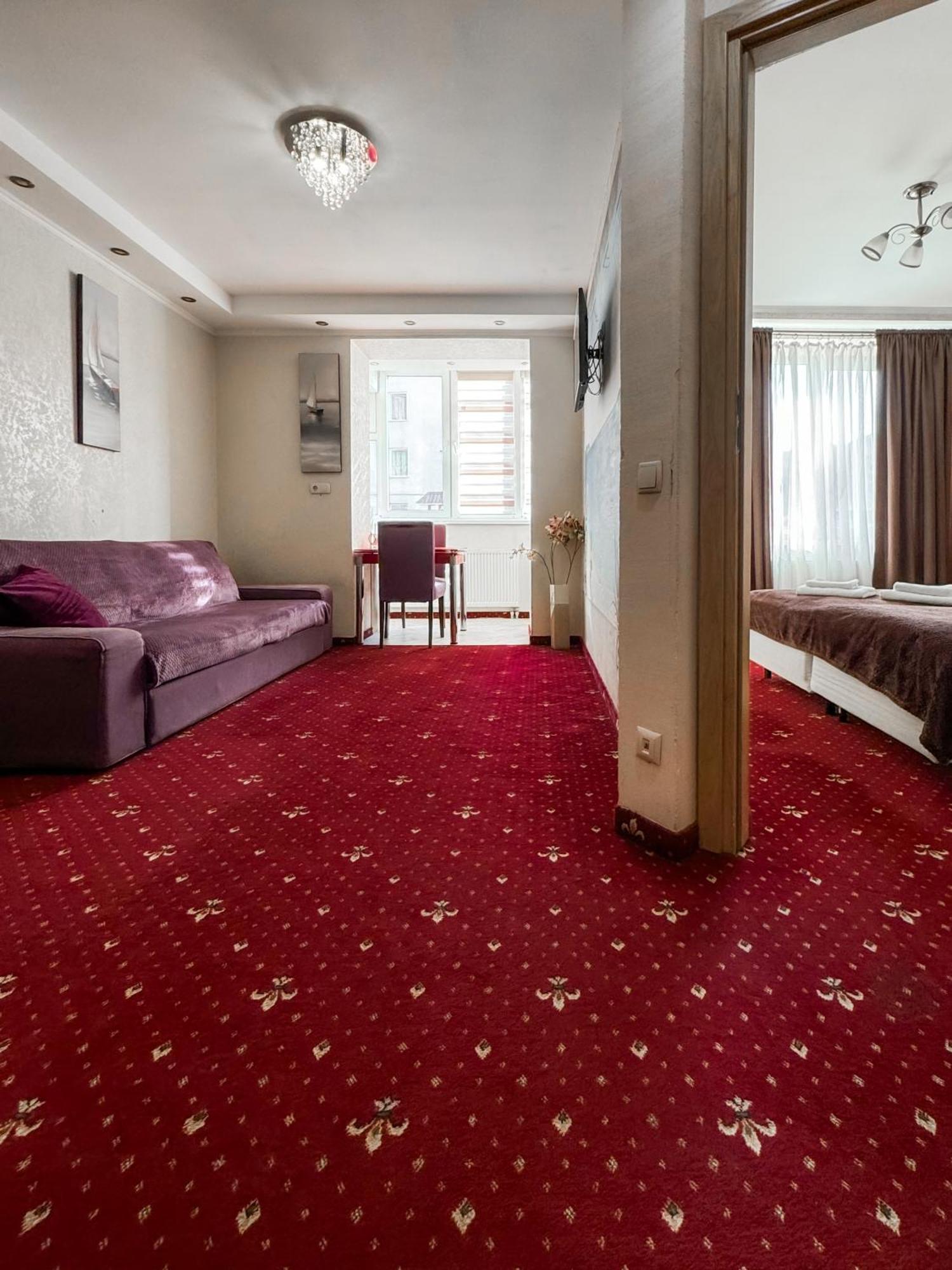Apartments Deluxe Ивано-Франкивск Екстериор снимка