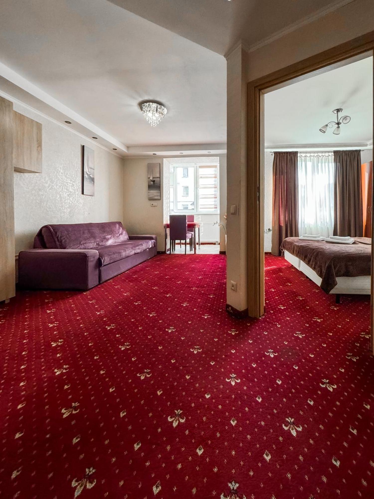 Apartments Deluxe Ивано-Франкивск Екстериор снимка