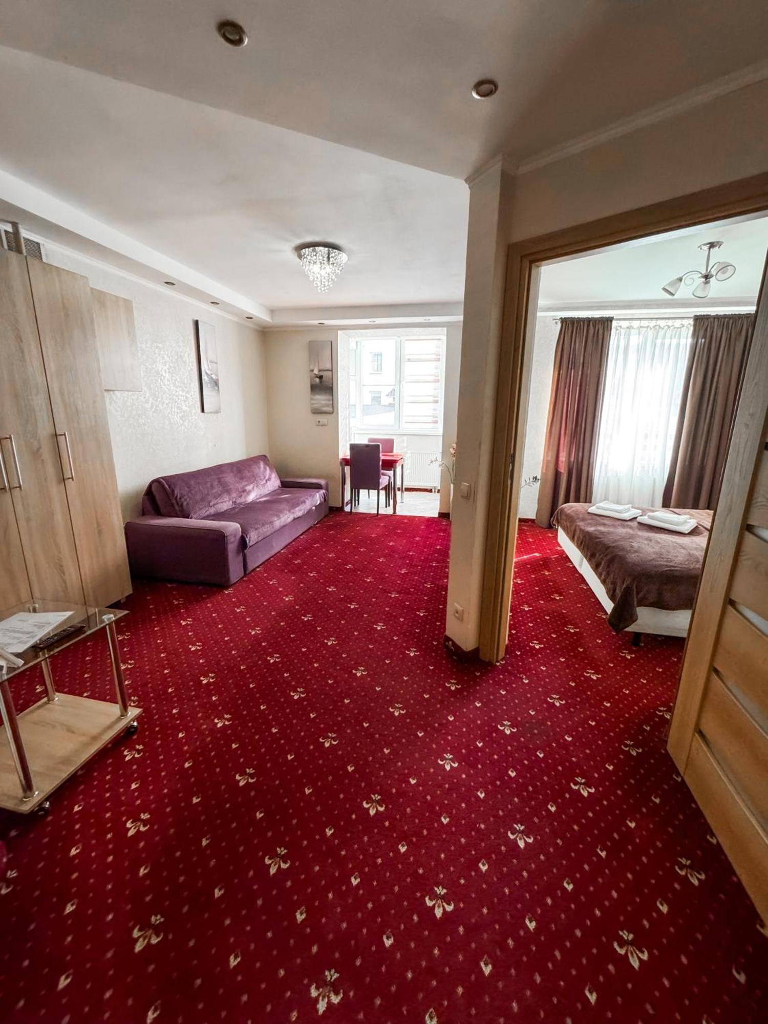 Apartments Deluxe Ивано-Франкивск Екстериор снимка