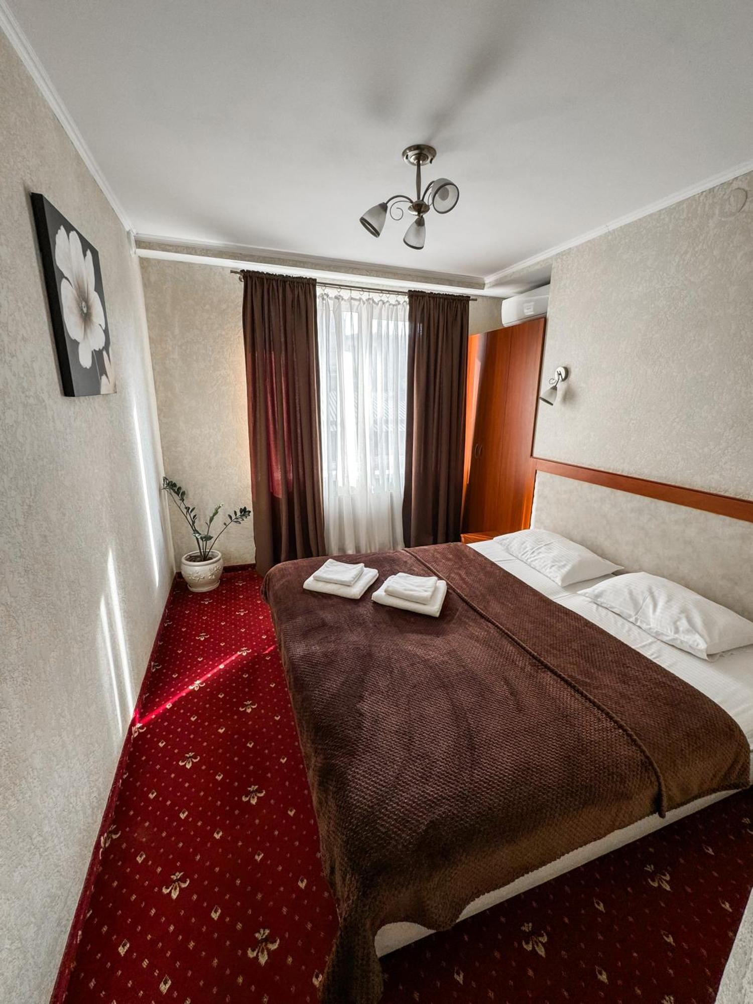 Apartments Deluxe Ивано-Франкивск Екстериор снимка