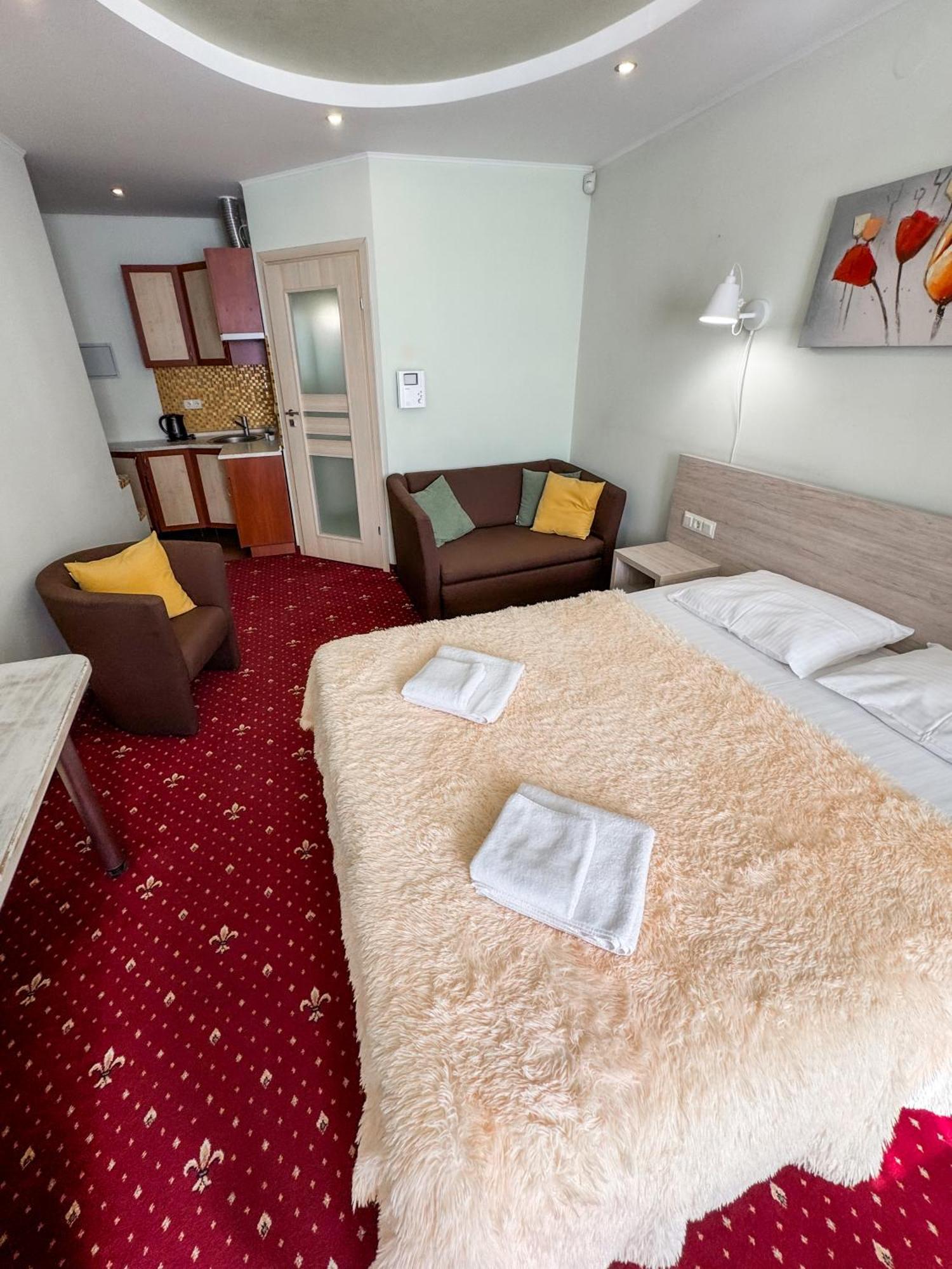Apartments Deluxe Ивано-Франкивск Екстериор снимка