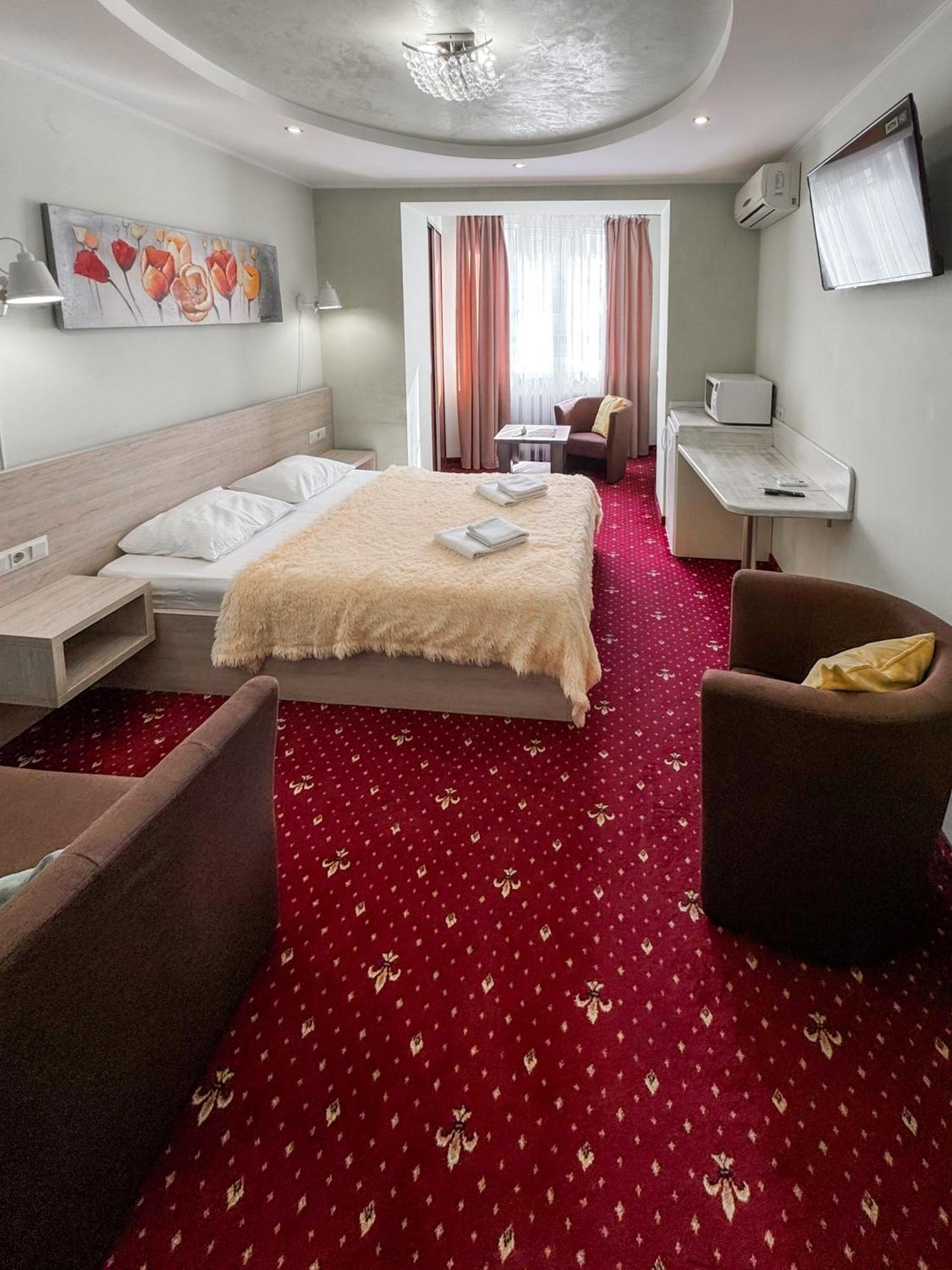 Apartments Deluxe Ивано-Франкивск Екстериор снимка