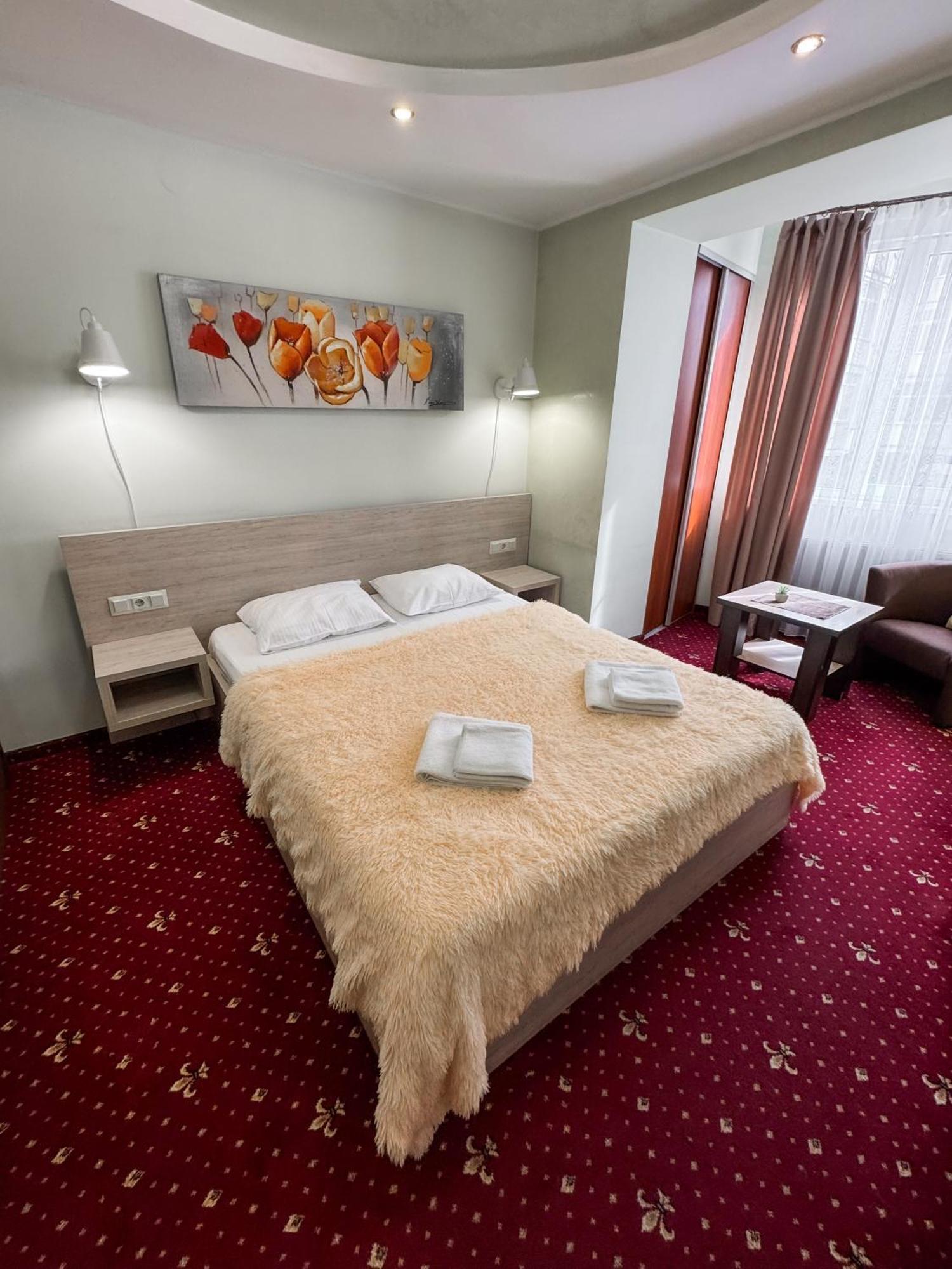 Apartments Deluxe Ивано-Франкивск Екстериор снимка
