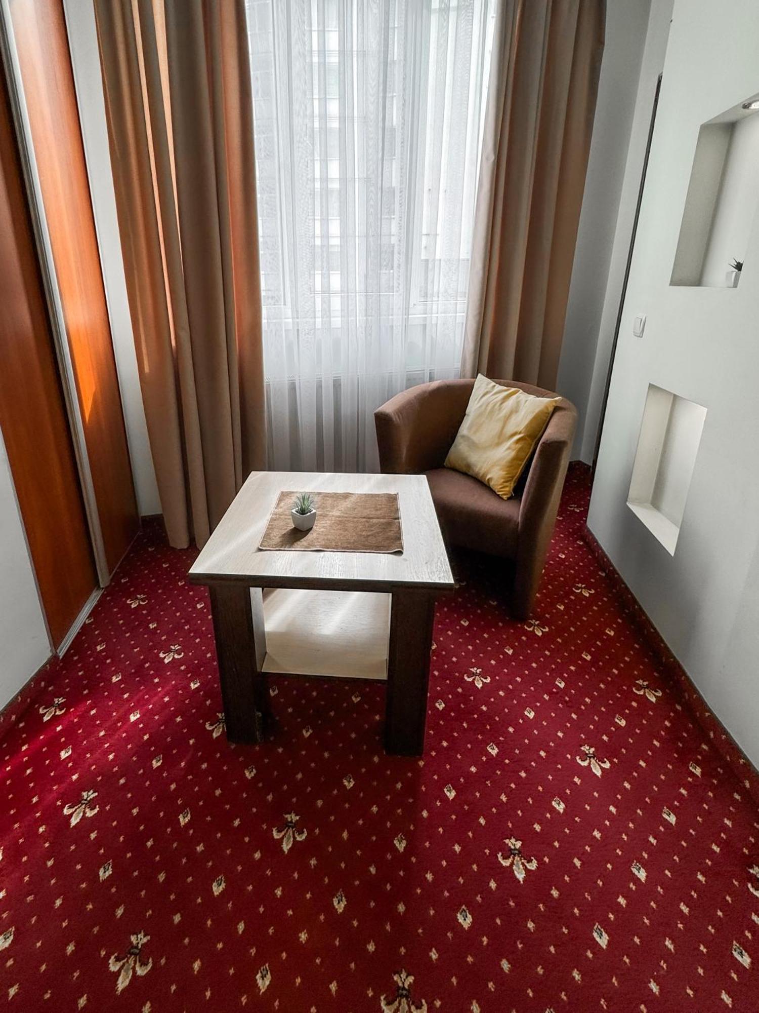 Apartments Deluxe Ивано-Франкивск Екстериор снимка