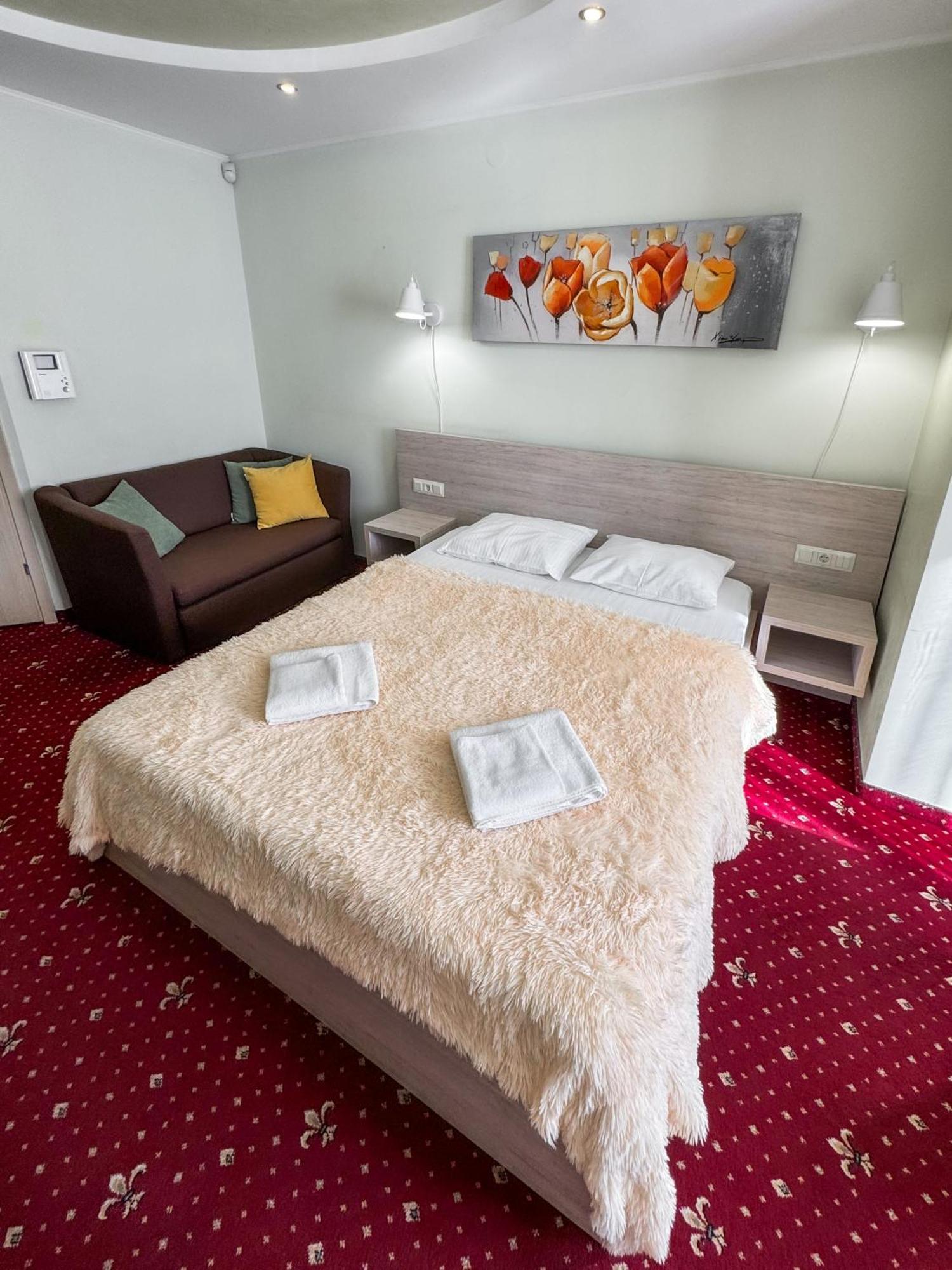 Apartments Deluxe Ивано-Франкивск Екстериор снимка