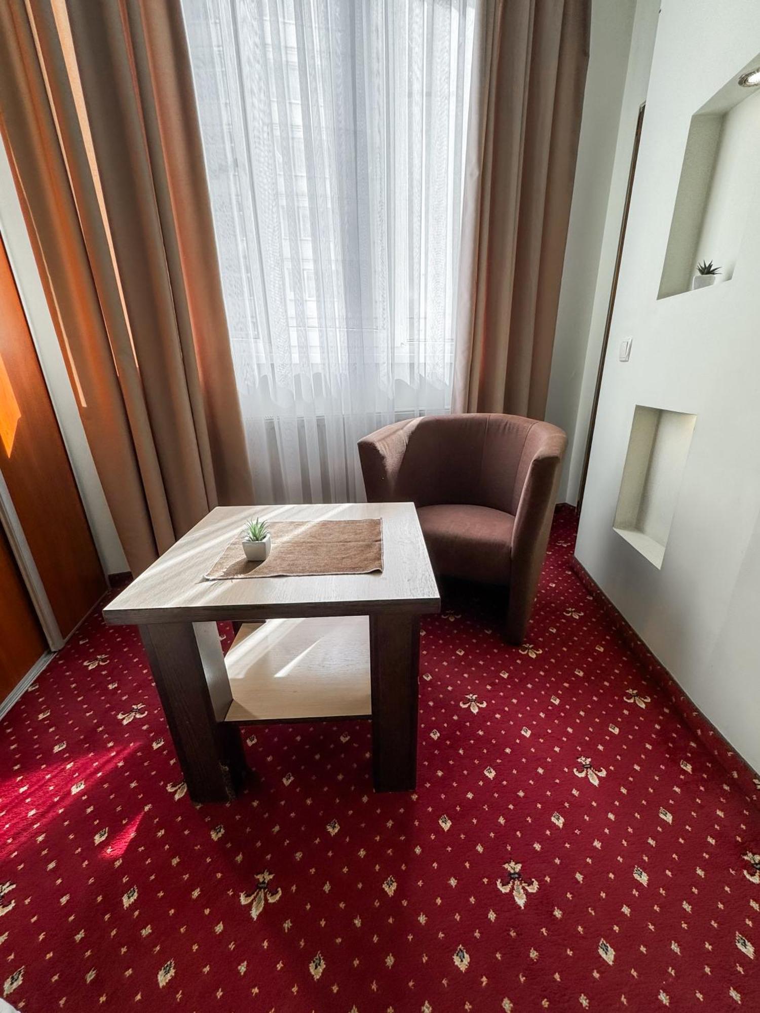 Apartments Deluxe Ивано-Франкивск Екстериор снимка