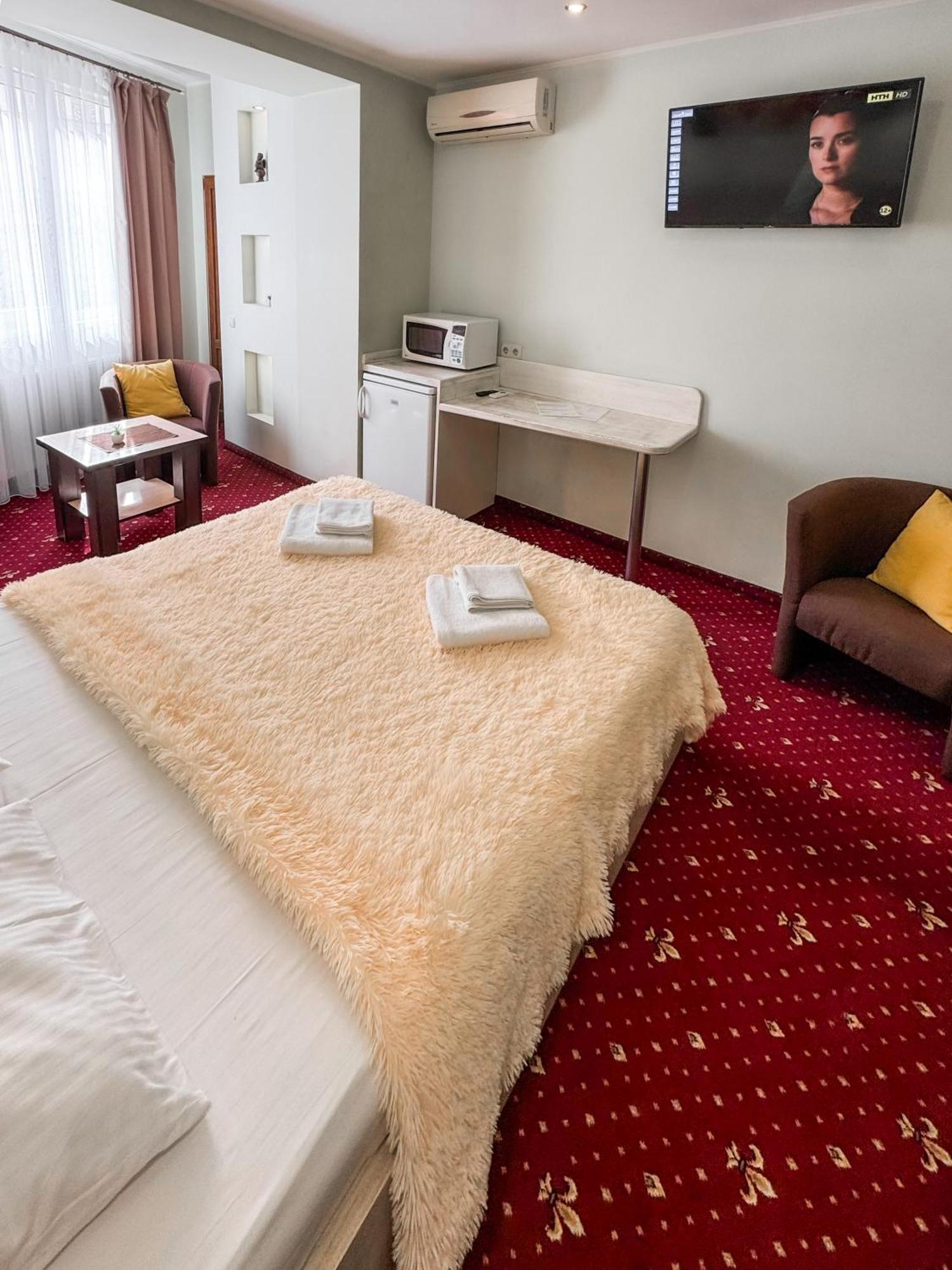 Apartments Deluxe Ивано-Франкивск Екстериор снимка