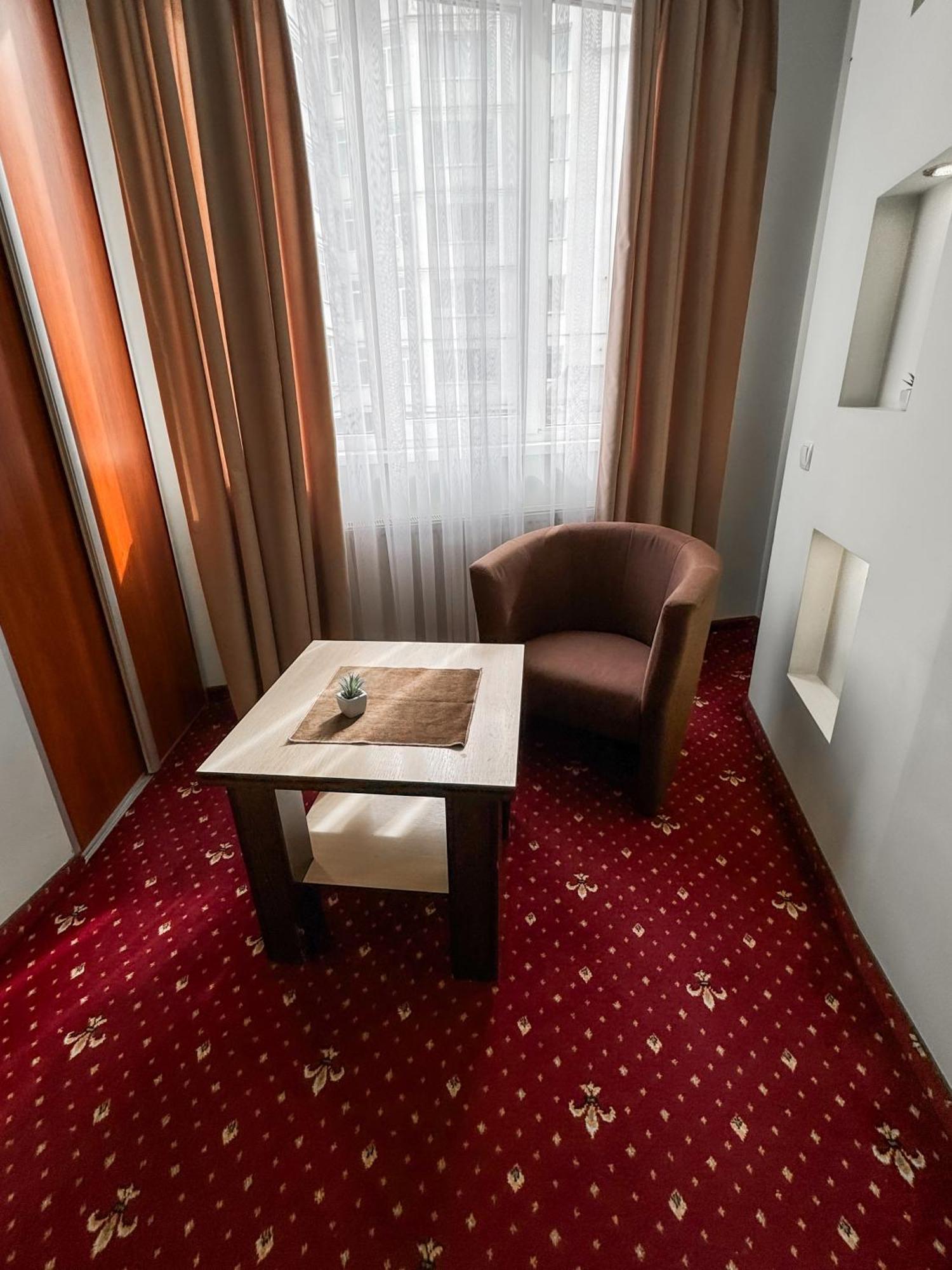 Apartments Deluxe Ивано-Франкивск Екстериор снимка