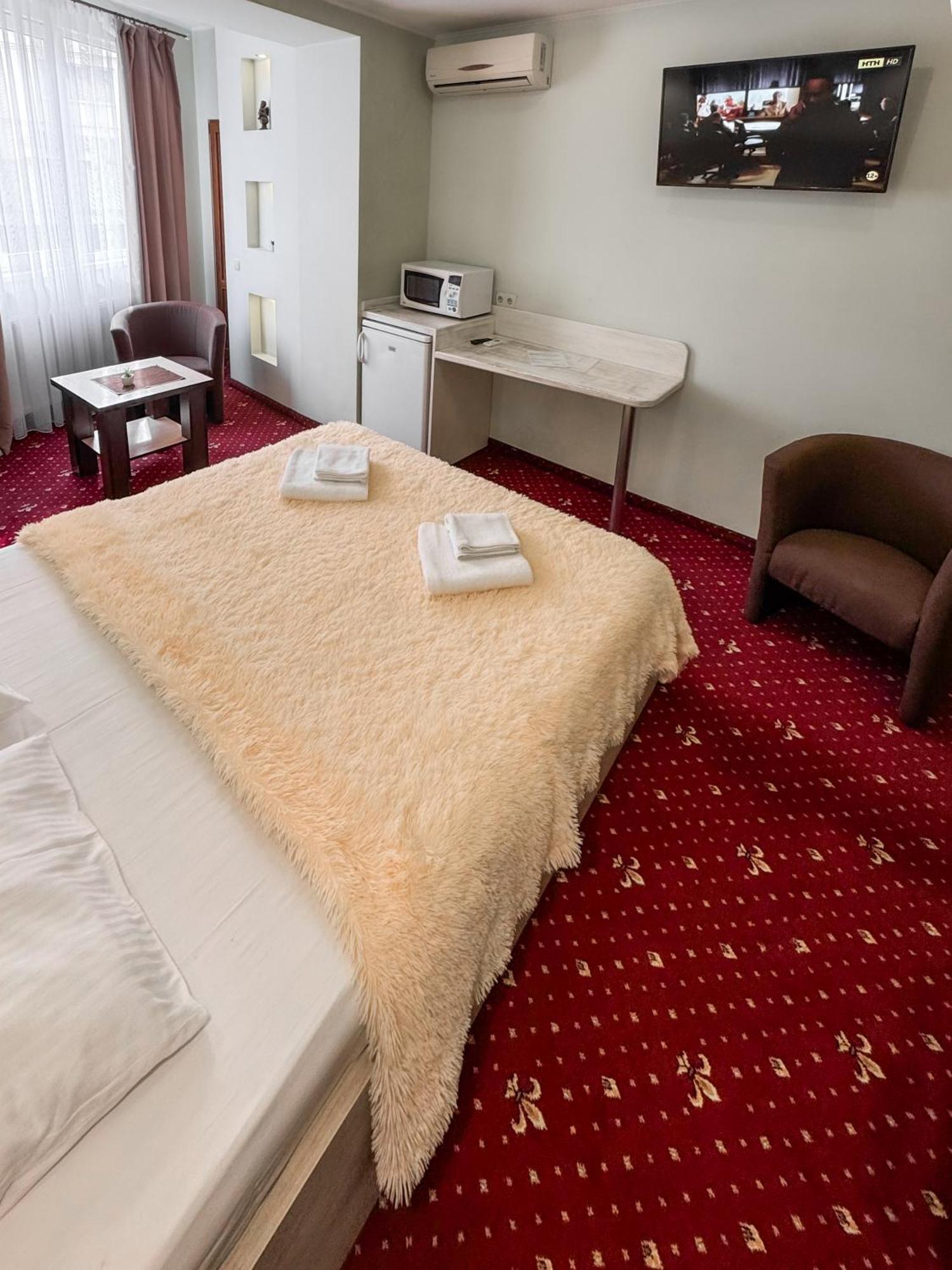 Apartments Deluxe Ивано-Франкивск Екстериор снимка