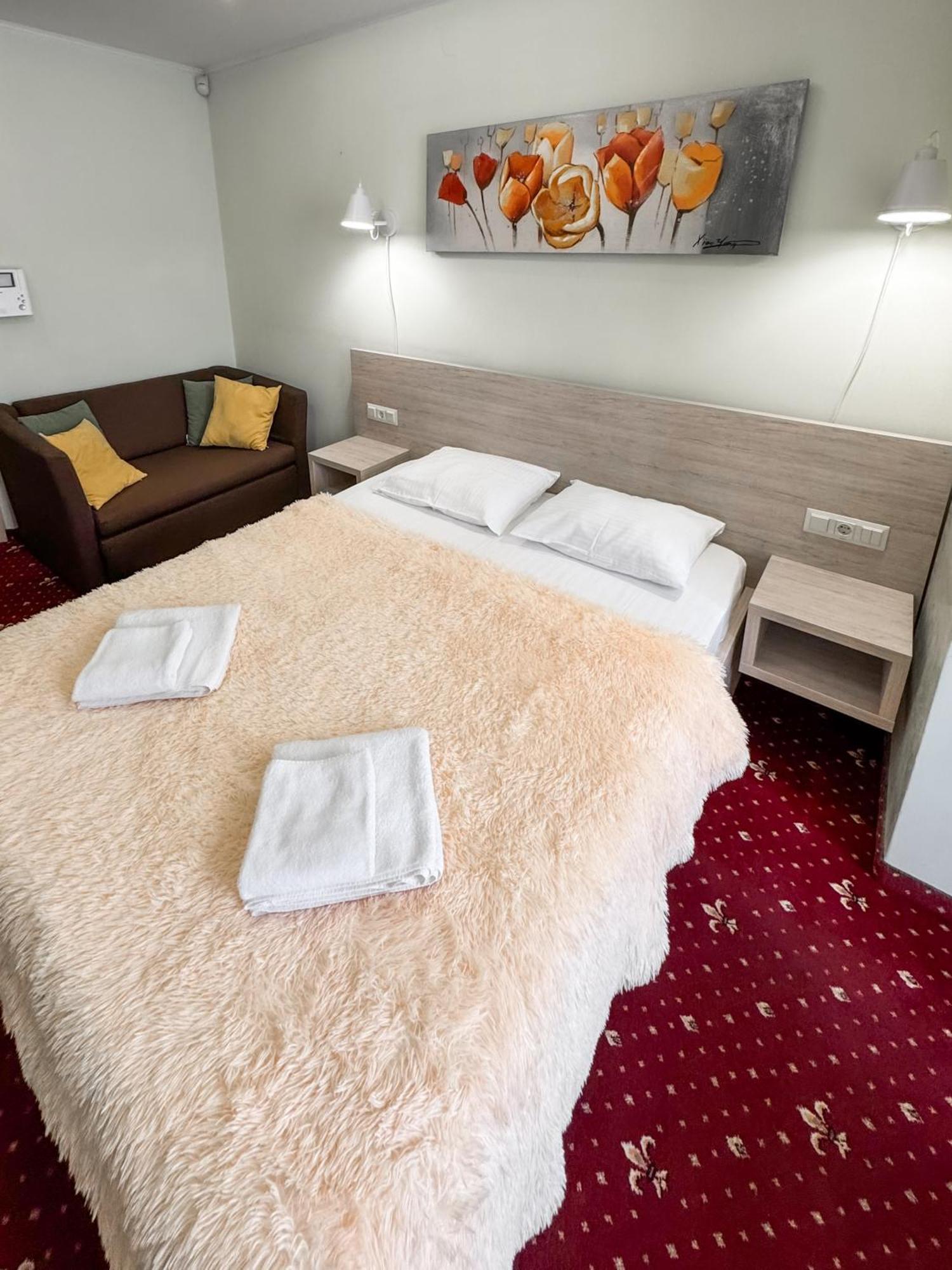 Apartments Deluxe Ивано-Франкивск Екстериор снимка