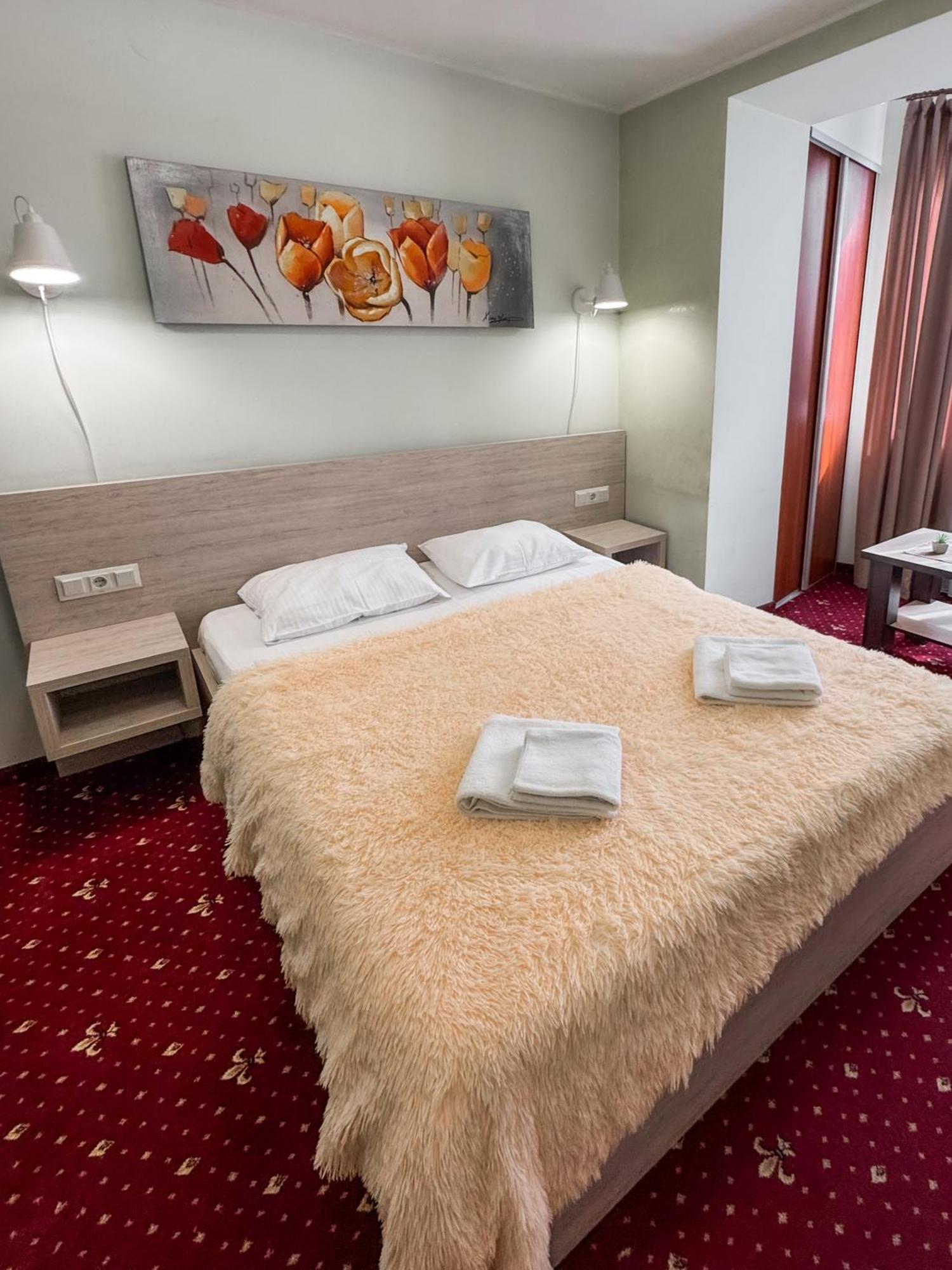 Apartments Deluxe Ивано-Франкивск Екстериор снимка