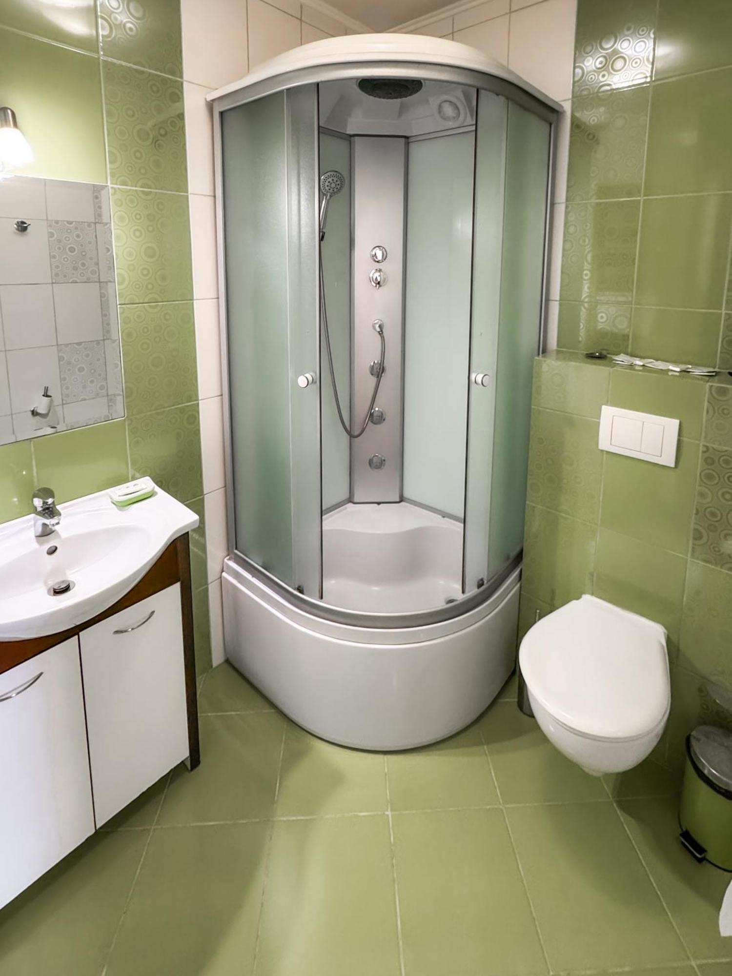 Apartments Deluxe Ивано-Франкивск Екстериор снимка