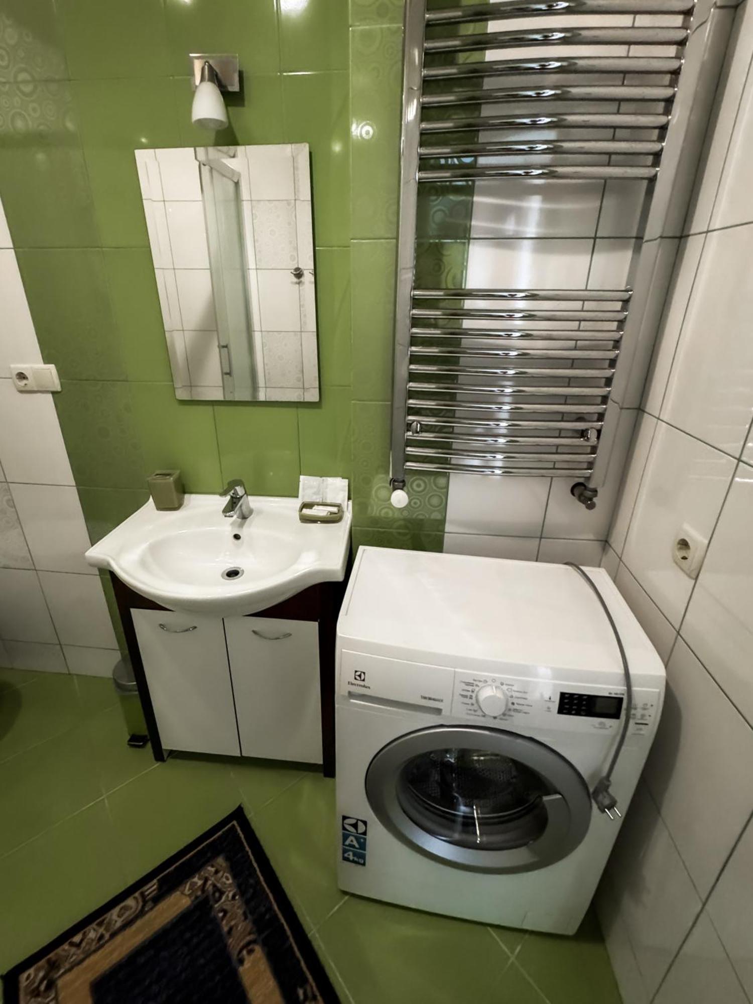 Apartments Deluxe Ивано-Франкивск Екстериор снимка