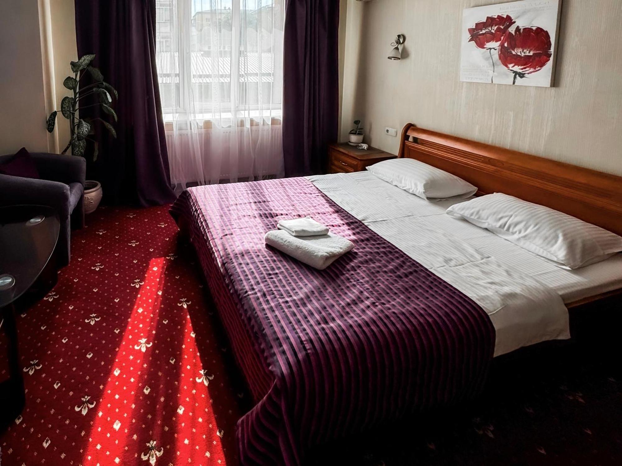 Apartments Deluxe Ивано-Франкивск Екстериор снимка